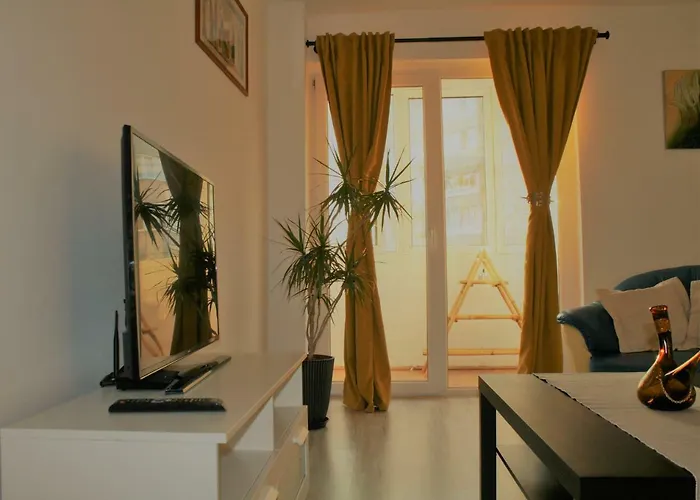 Casa Peterfi - Apartment With 3 Bedrooms And Spacious Living Room