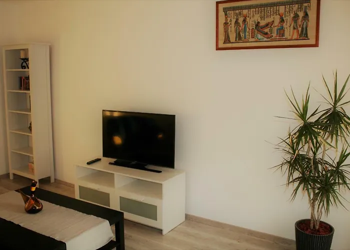 Casa Peterfi - Apartment With 3 Bedrooms And Spacious Living Room