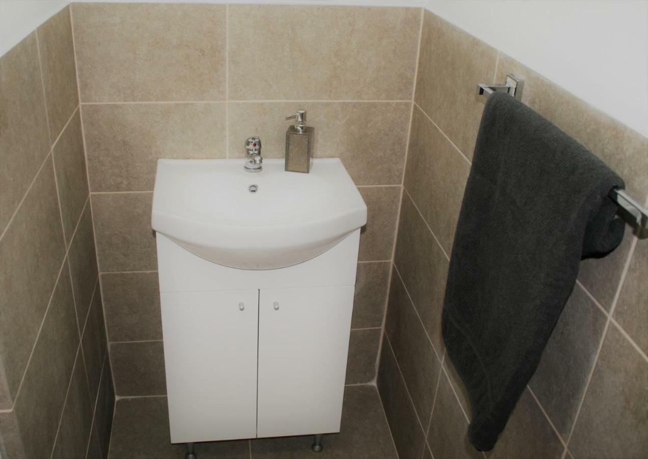 Casa Peterfi - With 3 Bedrooms And Spacious Living Appartement